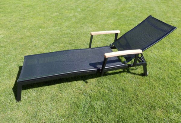 1461449103-885693-big